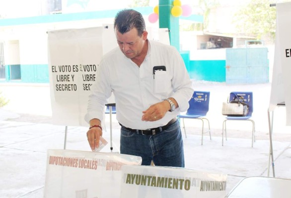 Pide candidato del PRI a Alcaldesa de Escuinapa que ponga orden en sus funcionarios