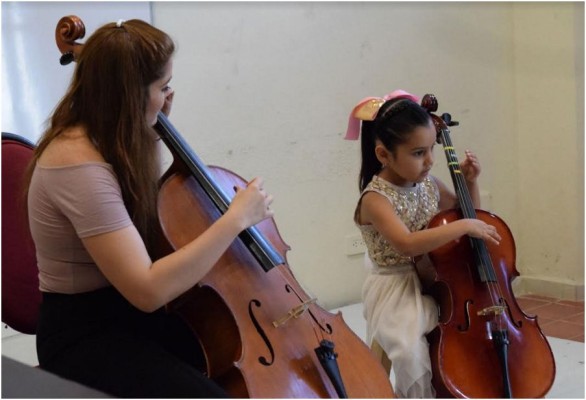 Suenan violines y chelos en el Salón de la Ópera