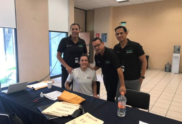 María del Rosario Espinoza muy puntual hizo su registro.