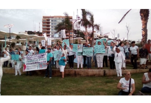 Marchan en contra de la legalización del aborto en Mazatlán