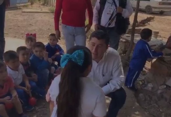 Alcalde de Ahome le dice a una niña que tiene obesidad espantosa y horrible