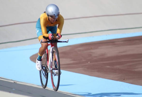 Sofía Martínez Pérez gana medalla de oro en persecución y plata en scratch.