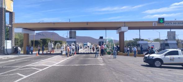 Casetas del norte de Sinaloa están tomadas, pero con acceso de vehículos