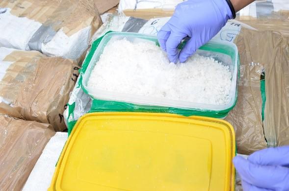 $!Destruye FGR en Culiacán 40 mil litros y más de 11 toneladas de narcóticos y precursores químicos