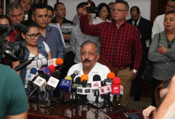 Con respeto y humildad pide Estrada Ferreiro a periodistas lo ayuden