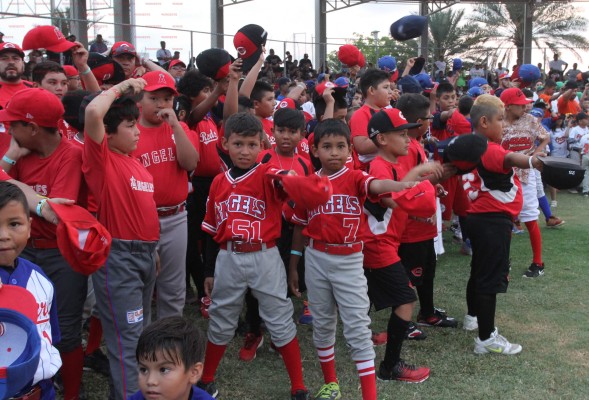 Abre el Mazatlán Baseball Tournament 2017 con juegos pirotécnicos