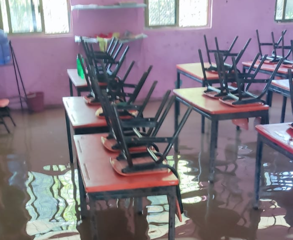 Queda primaria de Badiraguato bajo el agua ‘cada que llueve’
