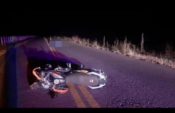 $!Accidente deja motociclista muerto y un herido en la carretera estatal a Matatán