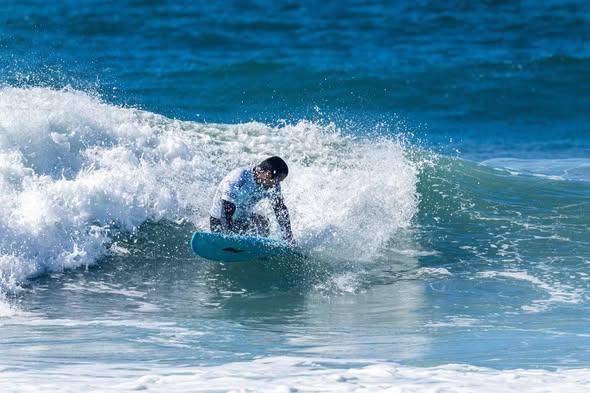 Mazatleco Martín Díaz logra bronce en Mundial de Para Surf en California