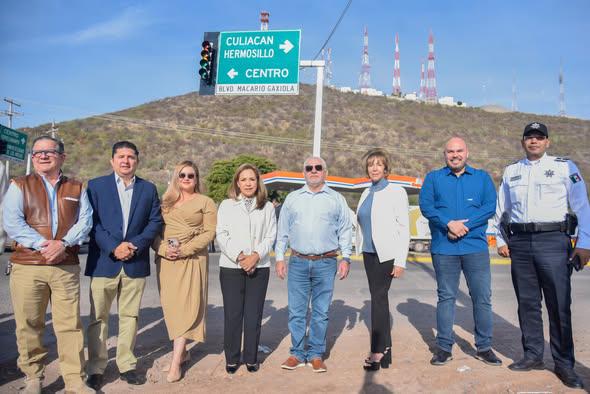 $!Activan semáforos en Macario Gaxiola y Cerro de la Memoria para desahogar tráfico vehicular en zona universitaria