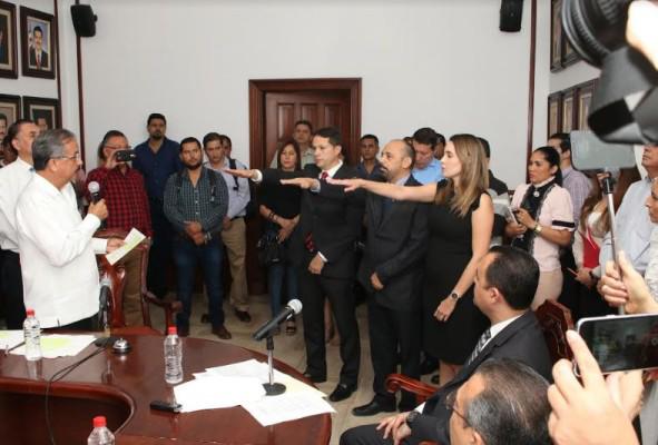 ¿Quiénes son los otros ex funcionarios y ex regidoras acusados junto con Estrada Ferreiro?