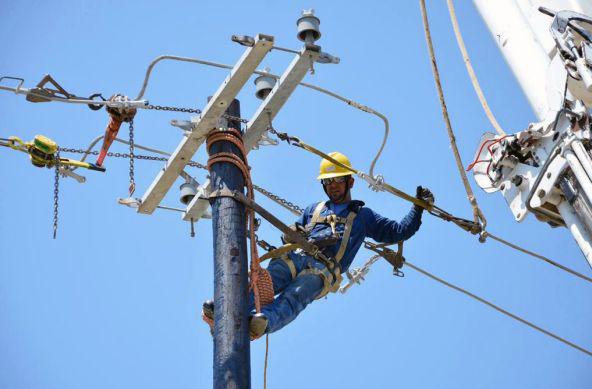 Restablece CFE energía eléctrica al 99 por ciento de afectados por el huracán ‘Olaf’ en Baja California sur