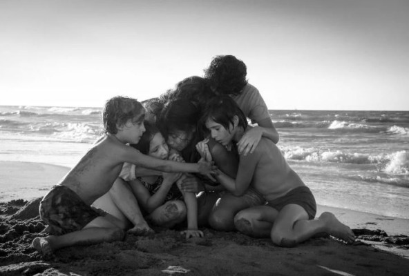La película Roma es dirigida por Alfonso Cuarón.