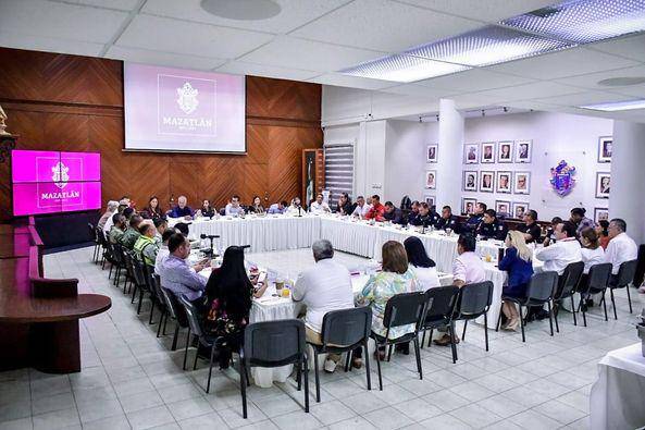 Autoridades del Instinto Estatal del Estado de Sinaloa, del Gobierno Municipal y diferentes corporaciones se reunieron este viernes en Mesa la Coordinación para la Construcción de la Paz.