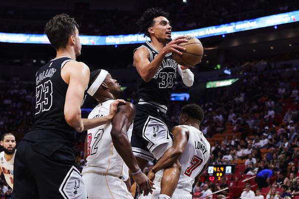 San Antonio Spurs aplaca al Calor de Miami
