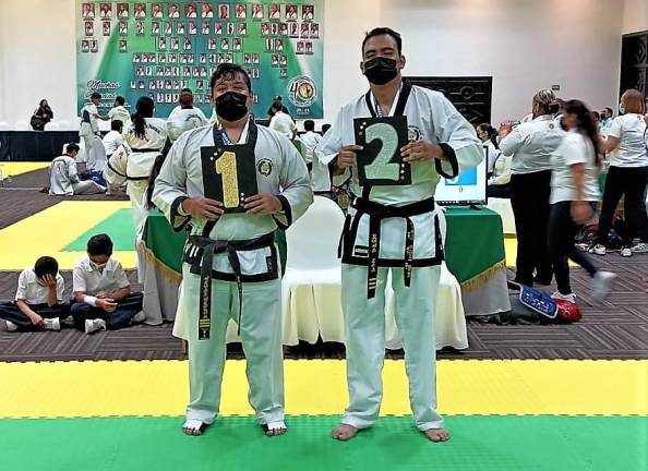 Taekwondoínes de Escuinapa se cuelgan ocho medallas en Torneo Regional