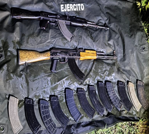 $!Ejército asegura arsenal y vehículos en operativos en Elota y El Rosario