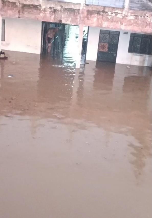 $!Quedan bajo el agua en la colonia Jesús García, en Mazatlán; piden apoyo del Gobierno