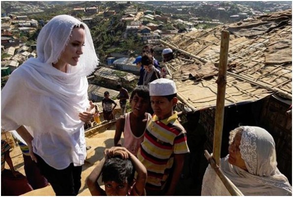 Angelina Jolie visita un campo de refugiados en Bangladesh