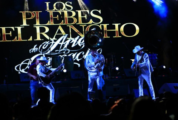 Los Plebes del Rancho de Ariel Camacho cumplen con su gente