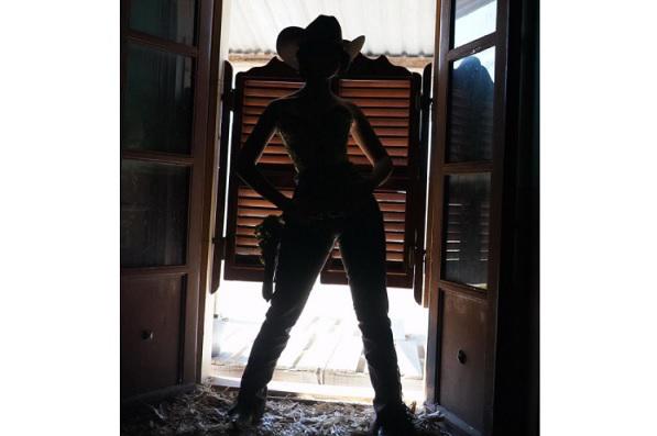 Ángela Aguilar estrena su nuevo tema musical En realidad.