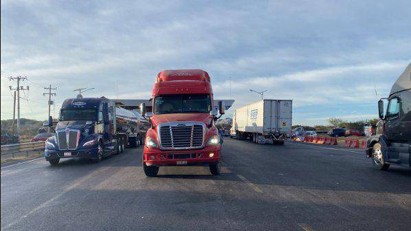 En una de las carreteras de Zacatecas ha habido bloqueos de productores.