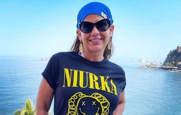 Niurka Marcos protesta por la situación que se vive en su país de origen.