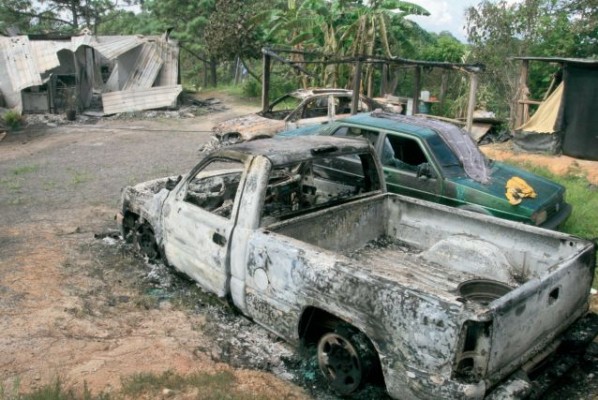 Queman vehículos y casas en Concordia