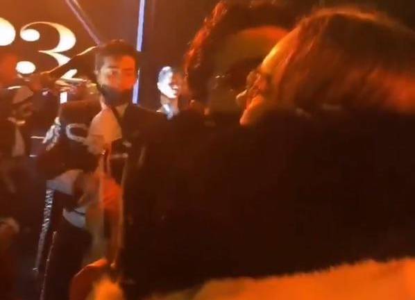 Nodal al recibir a Belinda.