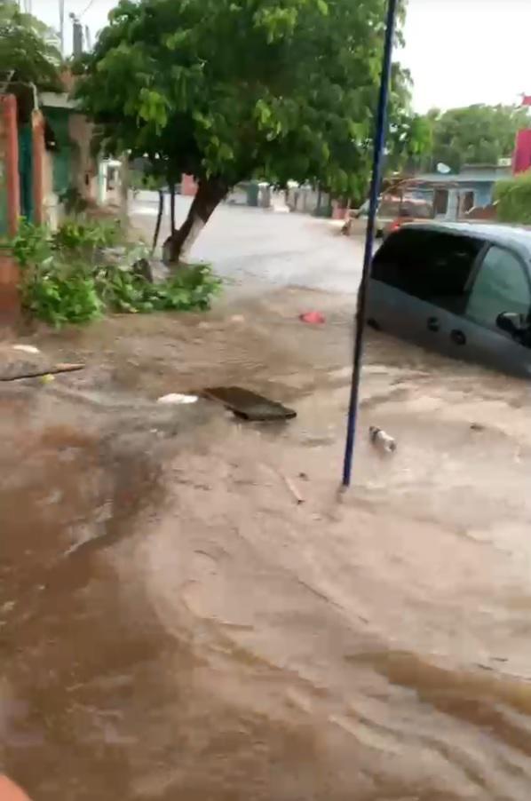 $!Quedan bajo el agua en la colonia Jesús García, en Mazatlán; piden apoyo del Gobierno