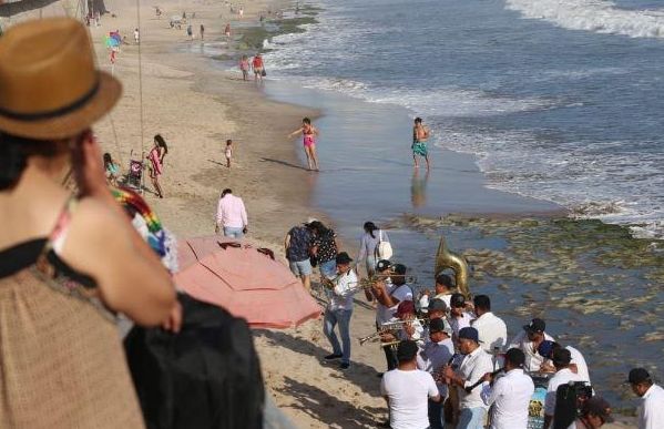Prohiben a músicos en Mazatlán tocar arriba de vehículos en movimiento durante Semana Santa