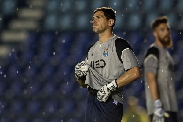 Iker Casillas se retira del futbol; ha llegado el momento de decir adiós, dice el portero