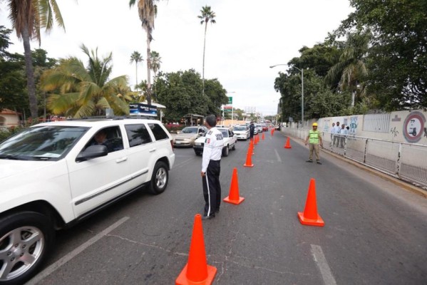 Alcalde de Culiacán suspende obra para hacer seguros los cruceros escolares