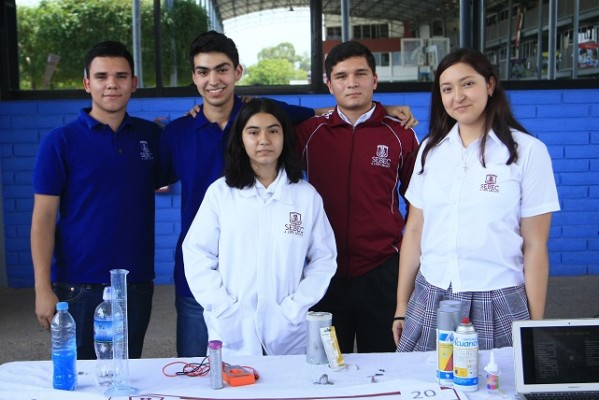 Abraham Aispuro, Manuel Román, Luciano Angulo, Elizabeth Álvarez y Adriana Beltrán.