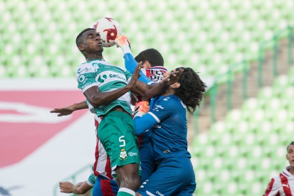 Santos tiene redonda victoria ante un Chivas que no levanta