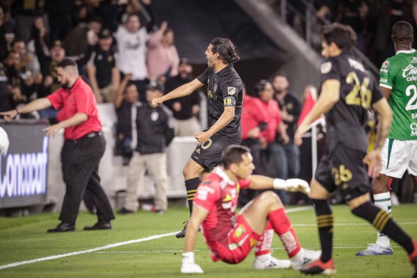 De la mano de Carlos Vela, LAFC elimina al León en la Concachampions