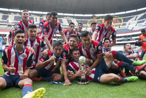 Chivas superó al acérrimo rival.