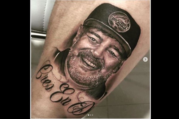 Portero Gaspar Servio se tatuó la cara de Diego Maradona