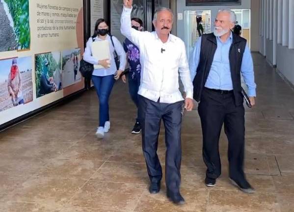 Alcalde de Culiacán acude al Congreso; alega que le dieron expediente incompleto sobre juicio político