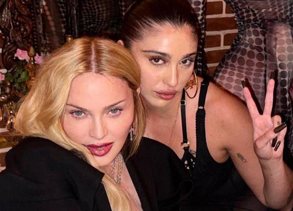Madonna comparte en sus redes fotografías con sus seres queridos.
