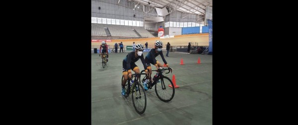 Alejandro Velarde y Daniel Enciso suben al podio.