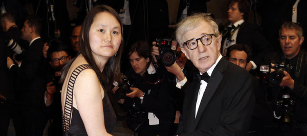 Woody Allen nunca abusó de su hija, asegura la esposa del cineasta