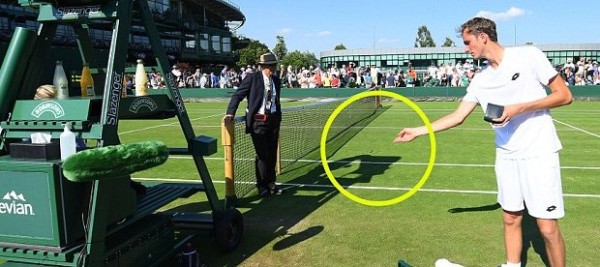 Medveded lanza monedas a juez en Wimbledon