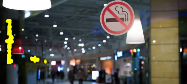 Los espacios libres de humo de tabaco forman parte de las medidas del Convenio Marco de la OMS contra el tabaquismo. Foto de archivo: OMS/S. Volkov. Foto: OMS
