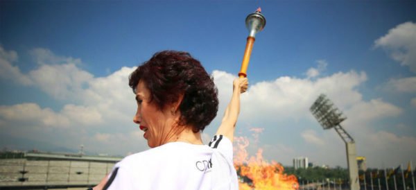 Enriqueta Basilio vuelve a prender el pebetero olímpico 50 años después