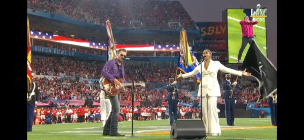 Así interpretan el Himno Nacional de los Estados Unidos en el Super Bowl LV