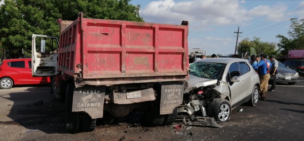 Fallecen dos hermanos en choque en el crucero al municipio de Badiraguato en la sindicatura de Pericos