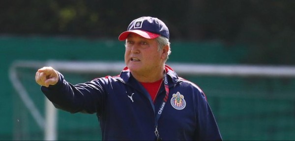 Víctor Manuel Vucetich y cuerpo técnico de Chivas dan positivo por Covid-19