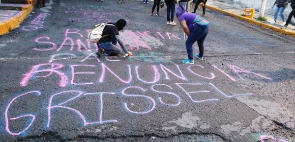 Colectivas toman oficinas de CNDH en Ecatepec y protestan en instalaciones de otros 4 estados