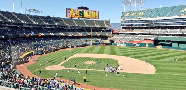 Atléticos barren a Rangers con hit de oro de Pinder